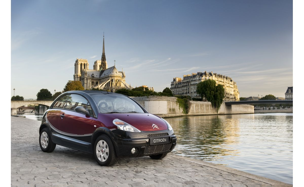 A burgundy-and-black Citroën C3 Pluriel Charleston beside the Seine in Paris.